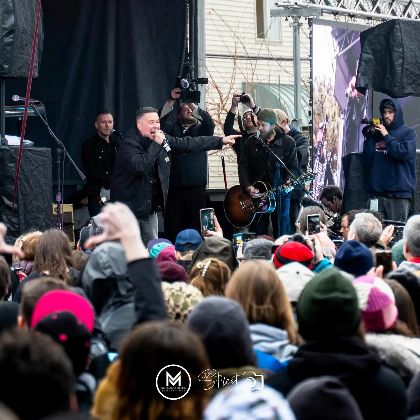 JUST POSTED BY WHITE HOUSE OFFICIAL ACCOUNT : “📱🔉”